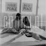 24-04-1969 John Lennon & Yoko Ono at Hilton Hotel Amsterdam, The Netherlands. On behalf of -Bed Peace/Hair Peace-. April 24, 1969.

[keywords]Black & White Image, In Bed[/keywords]